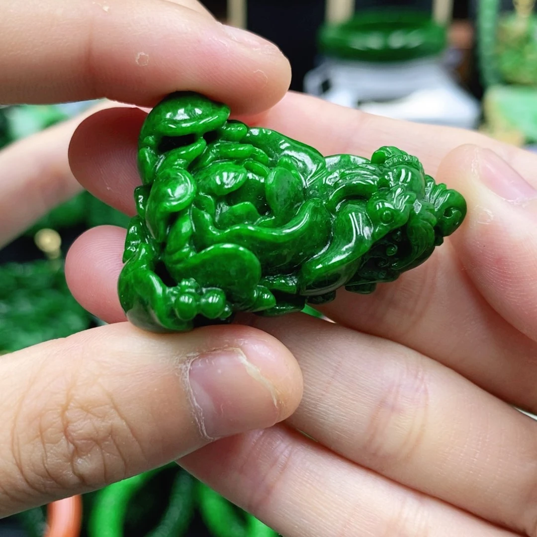 翡翠未镶嵌颈饰花牌