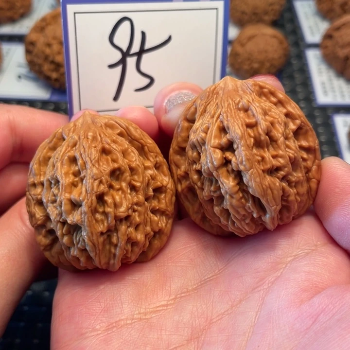 桃核把件38虎头95。。。