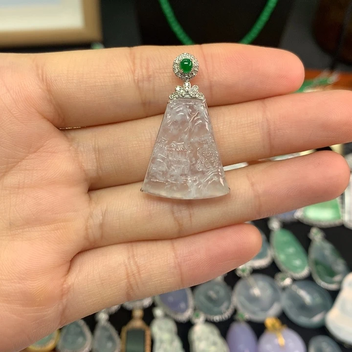 翡翠18K金镶嵌颈饰翡翠