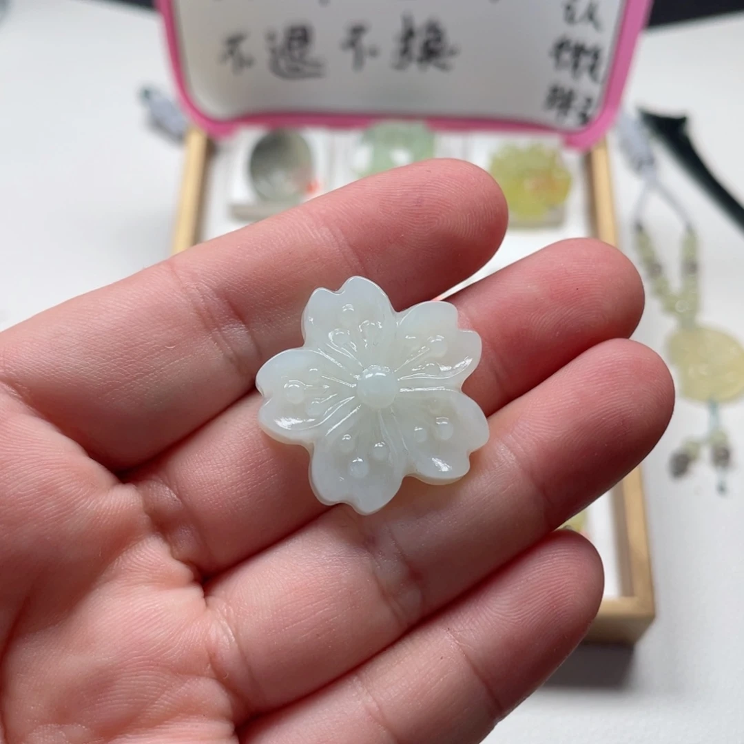 6***6未镶嵌蛇纹石玉颈饰
