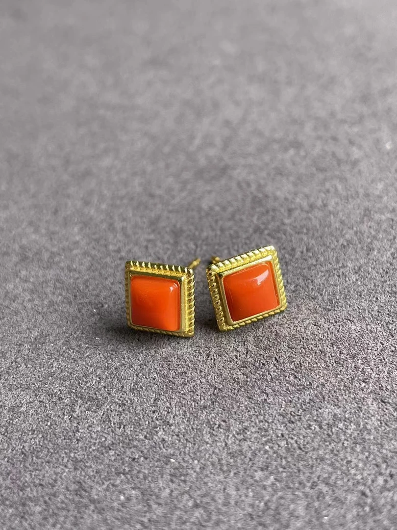 S925银镶嵌天然南红玛瑙方糖耳钉