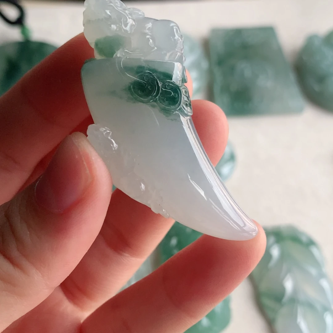 手****翡翠未镶嵌颈饰翡翠