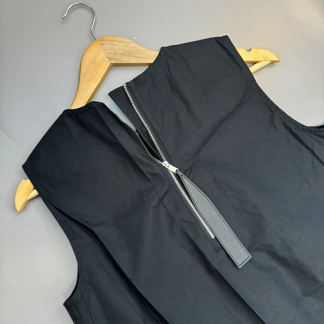 新款无袖后拉链连衣裙