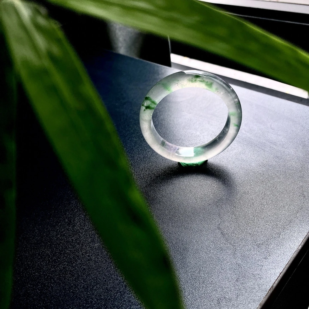 好色珠宝  圈口56缅甸老坑A货玻璃种飘阳绿正圈女款翡翠手镯