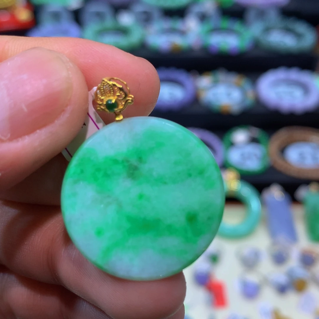 翡翠18K金镶嵌颈饰