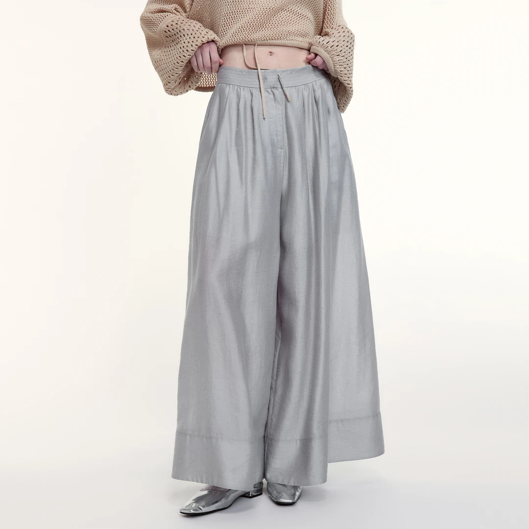 Eachway/艺之卉25春夏气质星灰色提花肌理半里衬阔腿裤EV21H02342