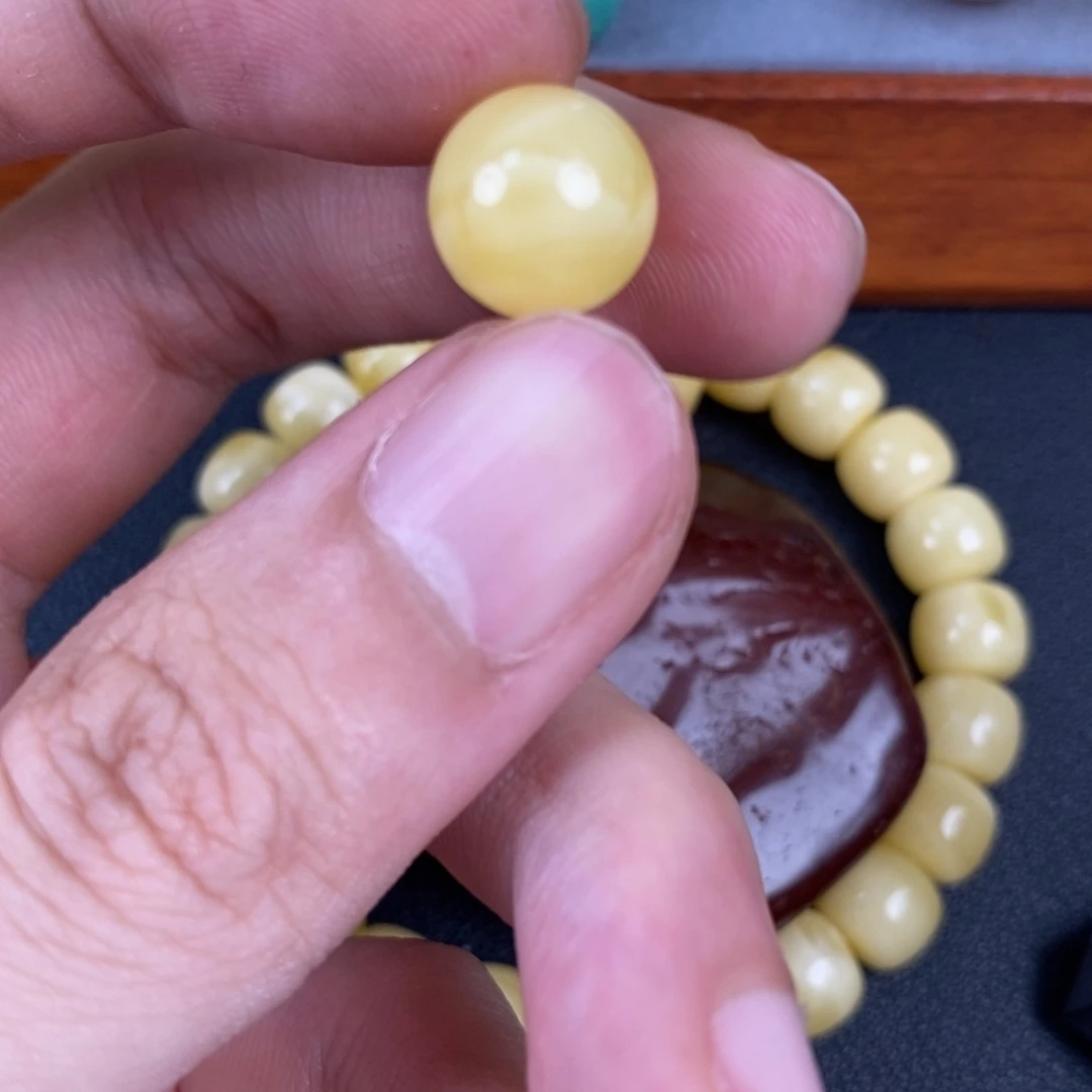 琥珀未镶嵌珠宝奇石25