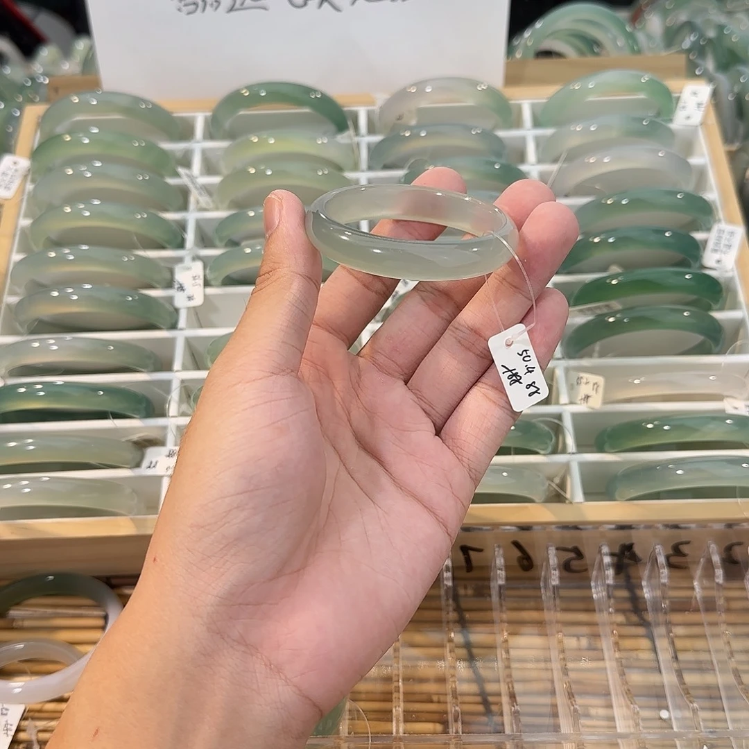 玛瑙/玉髓未镶嵌手镯圈口50.4