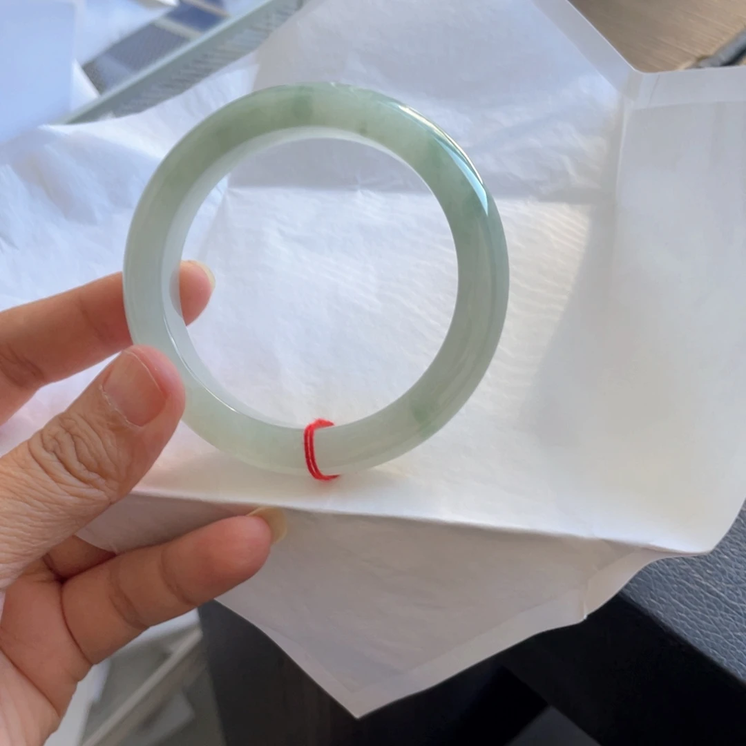 翡翠手镯未镶嵌翡翠手镯