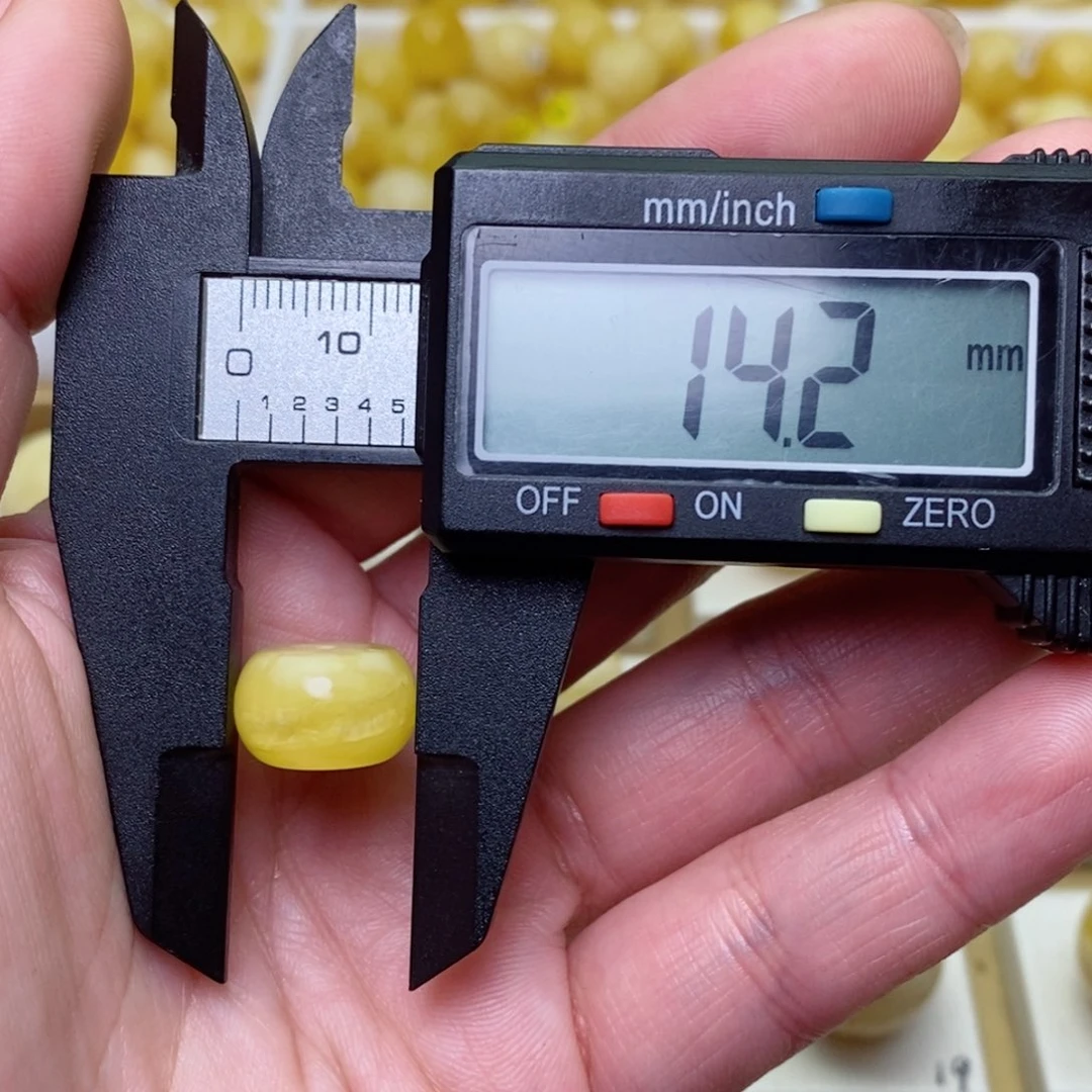 未镶嵌琥珀裸石乔****满