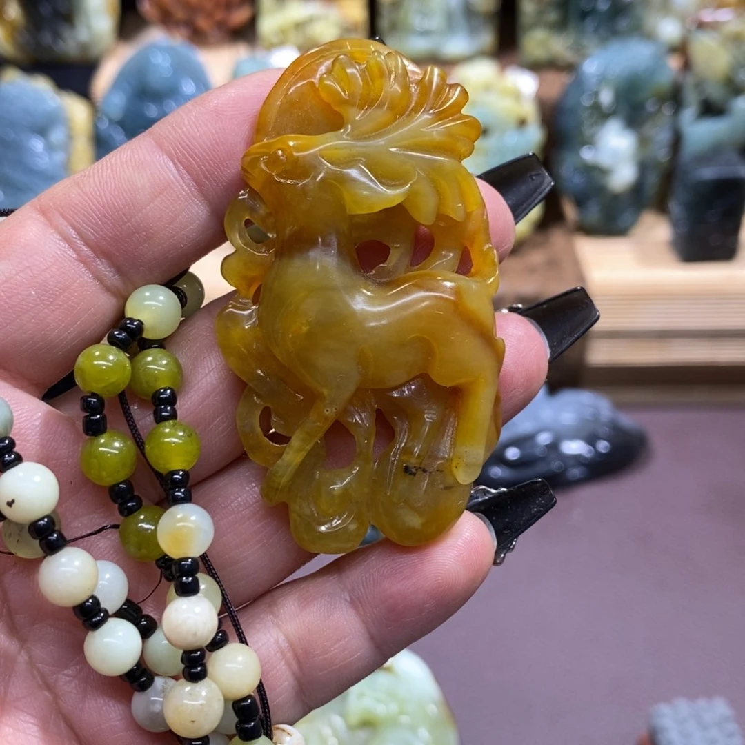 蛇纹石玉未镶嵌颈饰