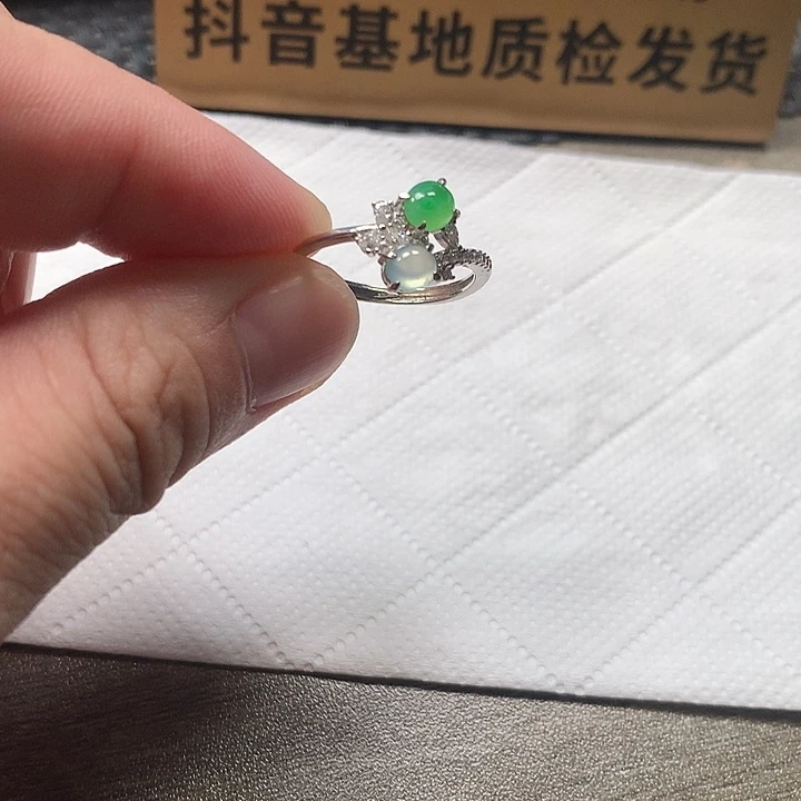 颈饰银S925镶嵌翡翠戒指