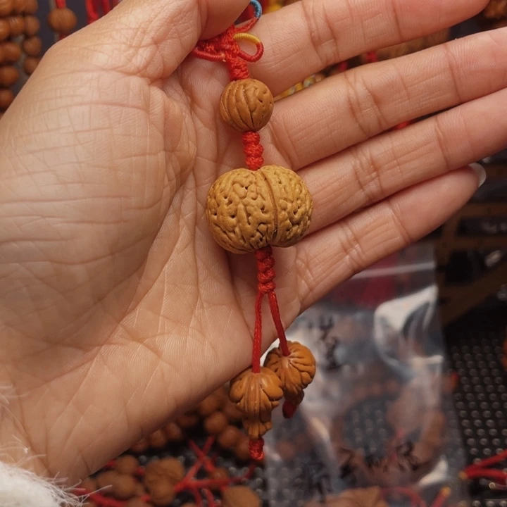 木质类龙纹桃枭挂件