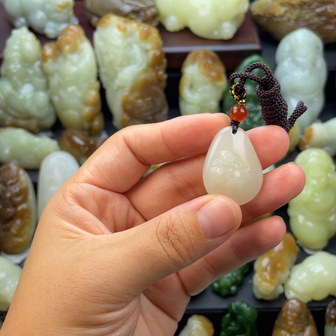 颈饰未镶嵌和田玉