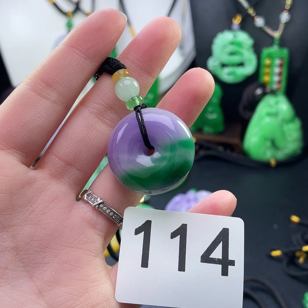 翡翠未镶嵌吊坠(赠链)