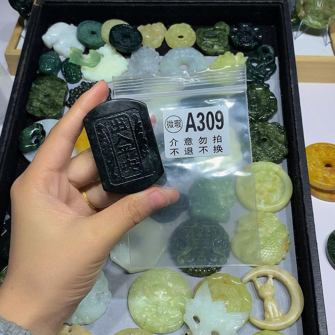 蛇纹石玉未镶嵌颈饰妙*