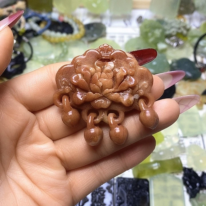 蛇纹石玉颈饰未镶嵌秀****颖