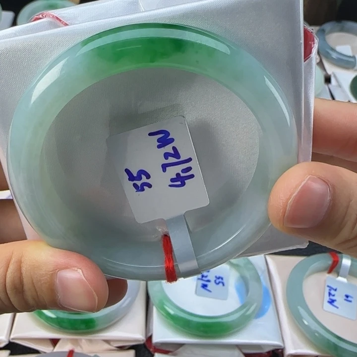 未镶嵌手镯翡翠翡翠手镯