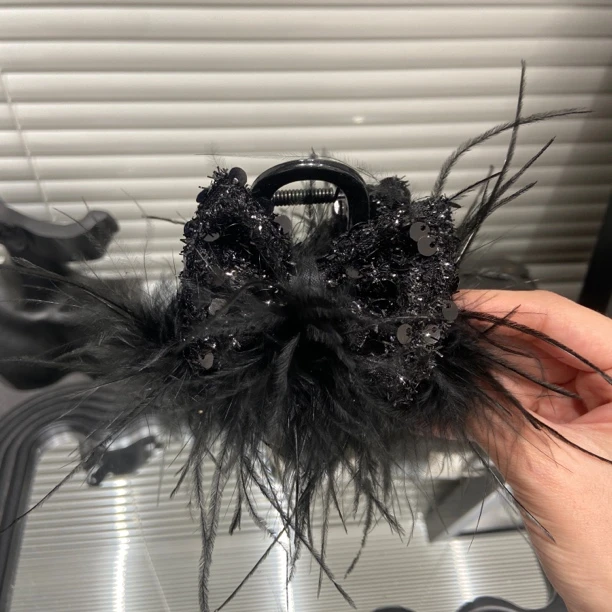 E3946 秋冬法式黑色蝴蝶结鸵鸟毛手工抓夹显发量气质温柔半扎抓夹