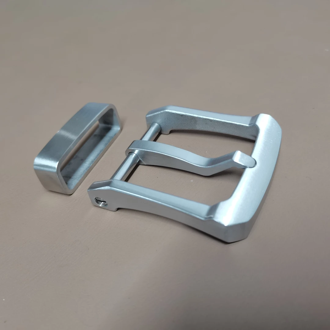 4.0可拆卸不锈钢扣头腰带皮带扣