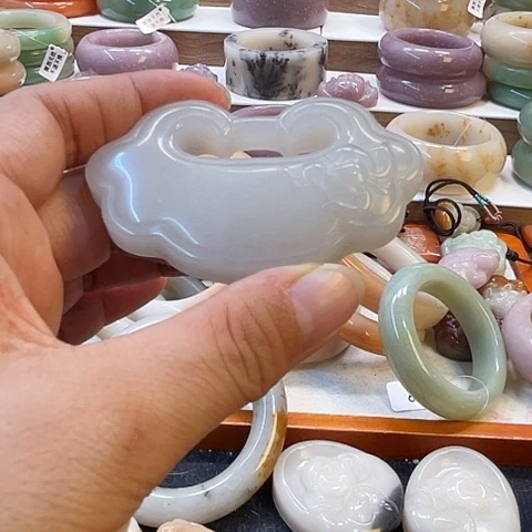 石英岩玉未镶嵌手镯