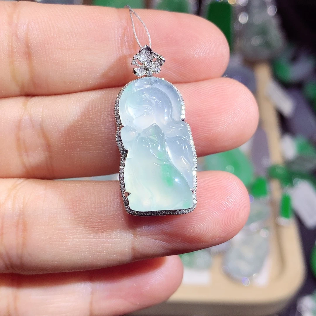 翡翠18K金镶嵌颈饰