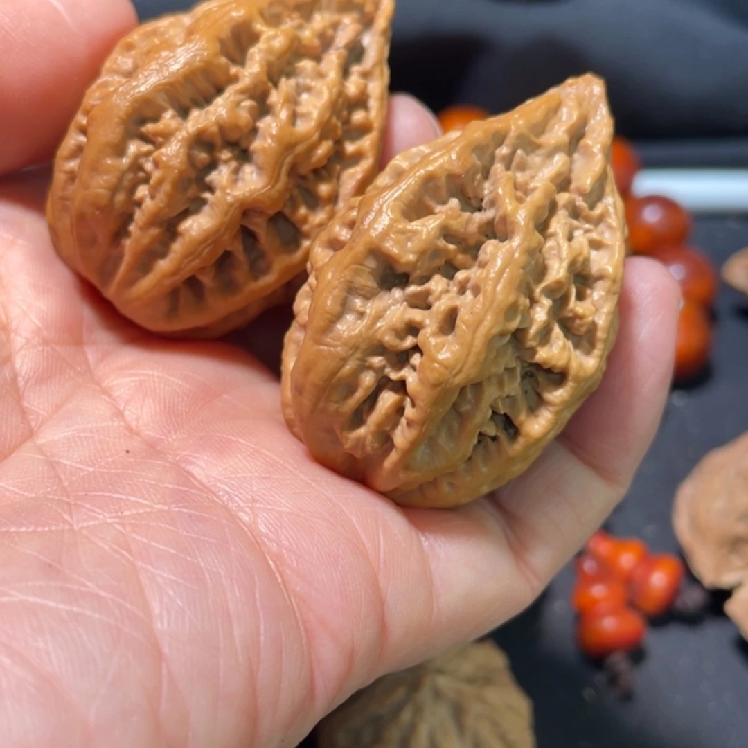 【闪购商品】文玩核桃吊坠淡***。东北楸子32