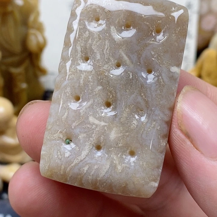 颈饰未镶嵌硅化珊瑚（珊瑚玉）