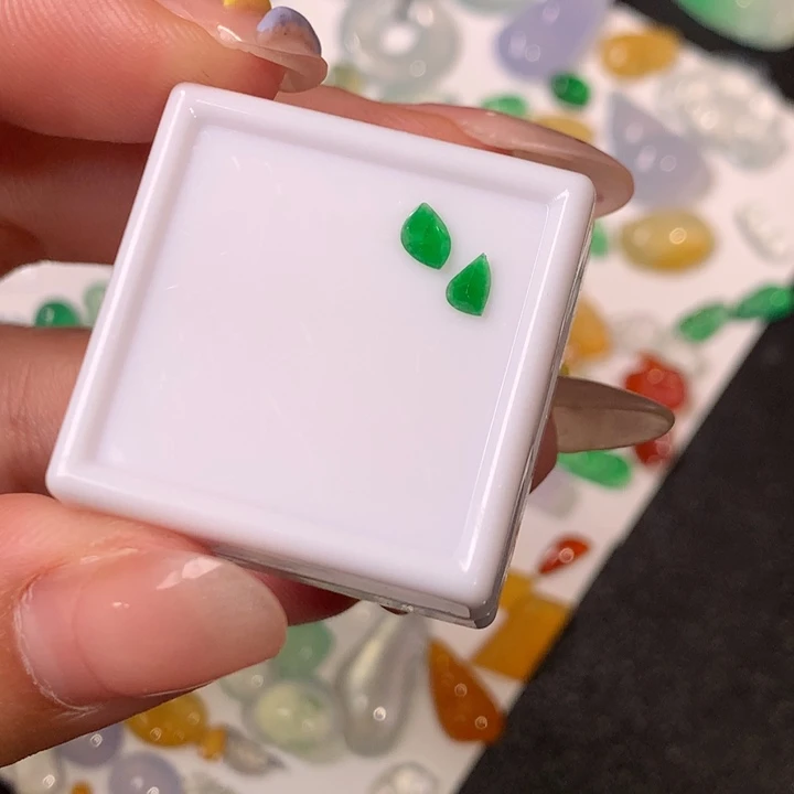 翡翠未镶嵌颈饰C***F随行