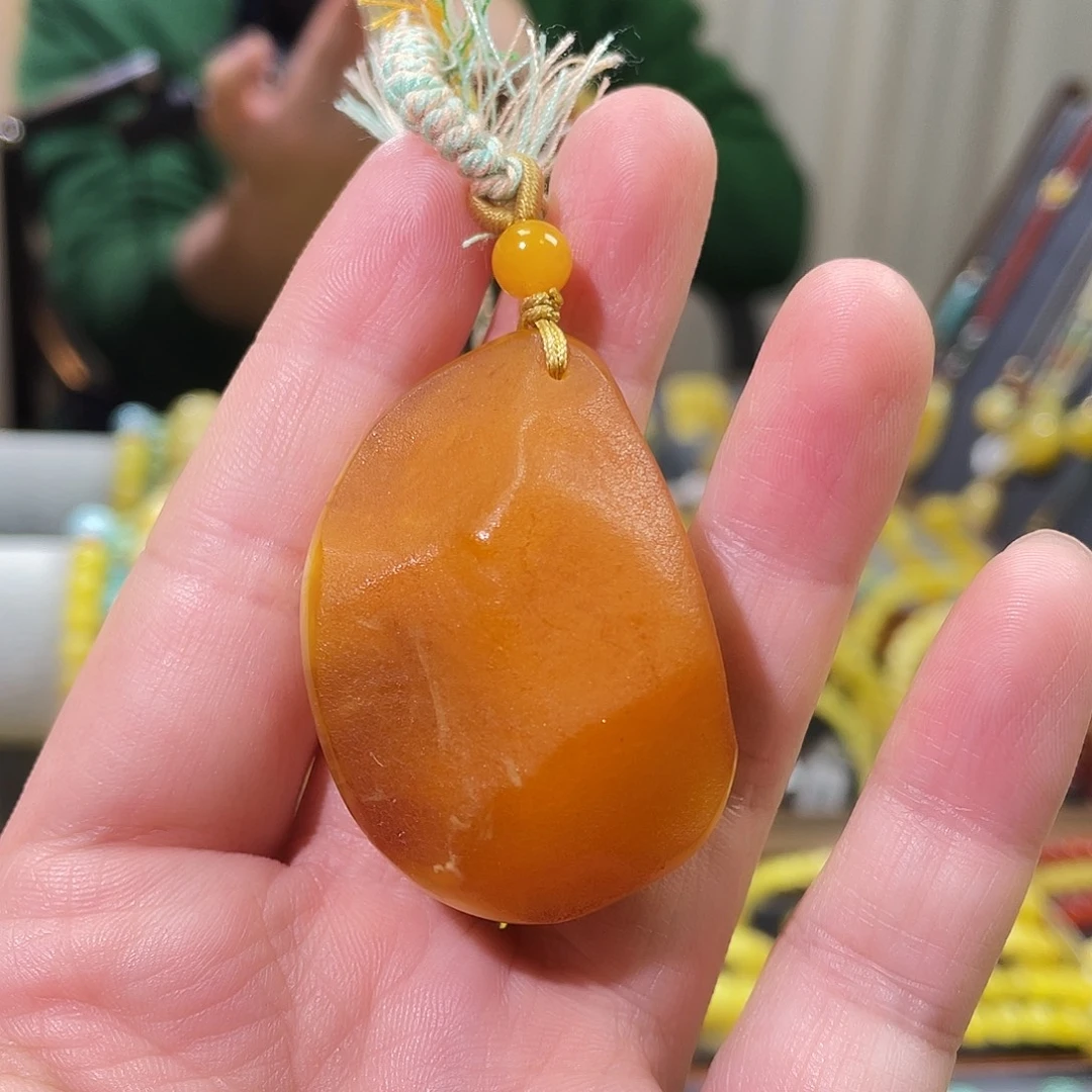 琥珀未镶嵌颈饰原石