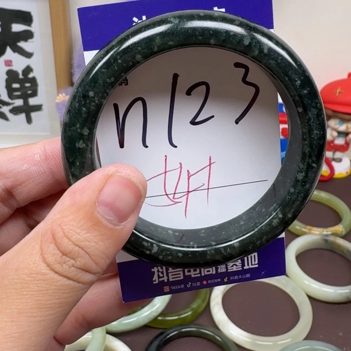 蛇纹石玉未镶嵌手镯123