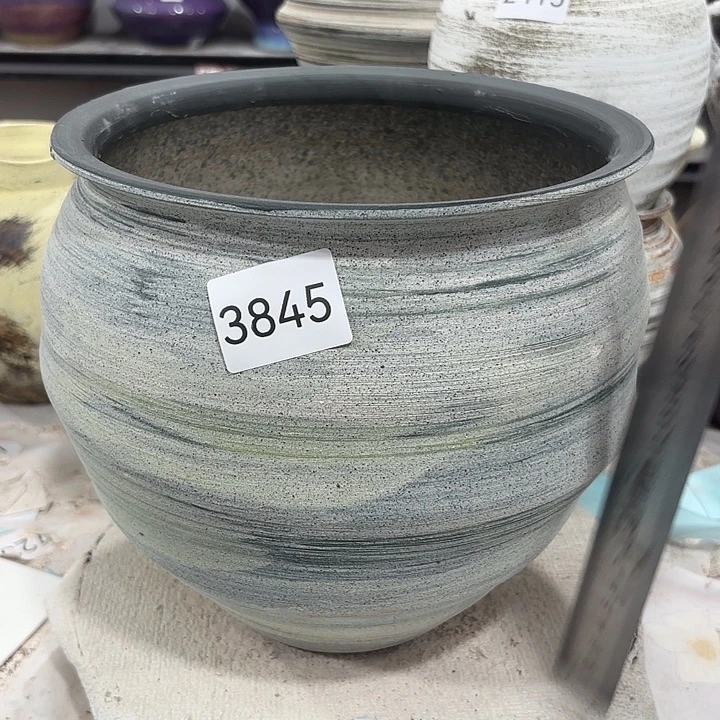摆件高22，口19，有孔瑕疵处理