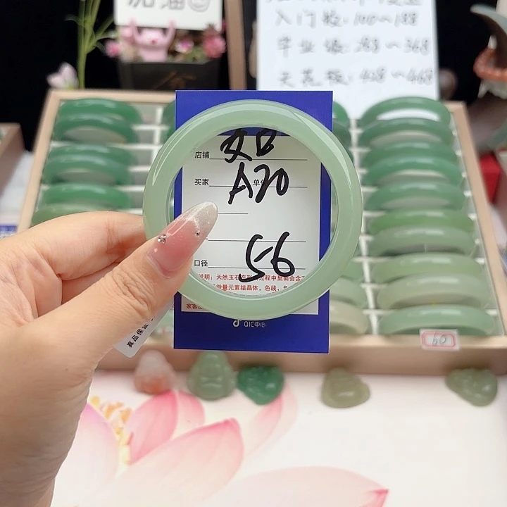 未镶嵌手镯石英质玉