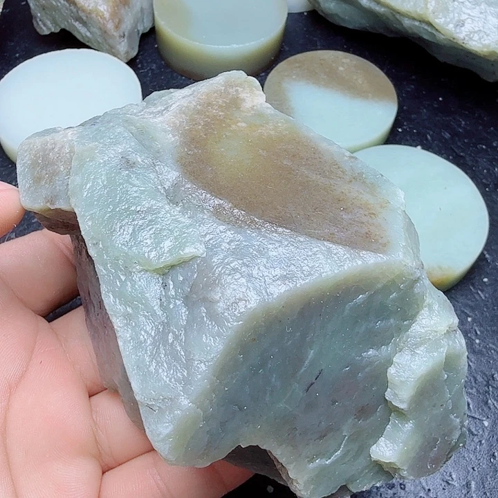 未镶嵌和田玉（糖玉）珠宝奇石