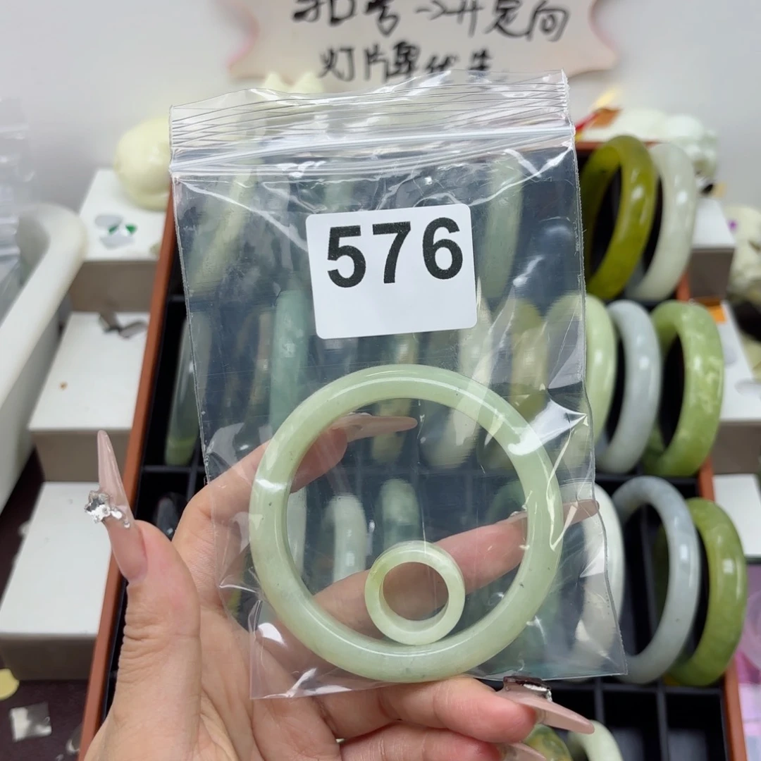蛇纹石玉未镶嵌手镯A*m