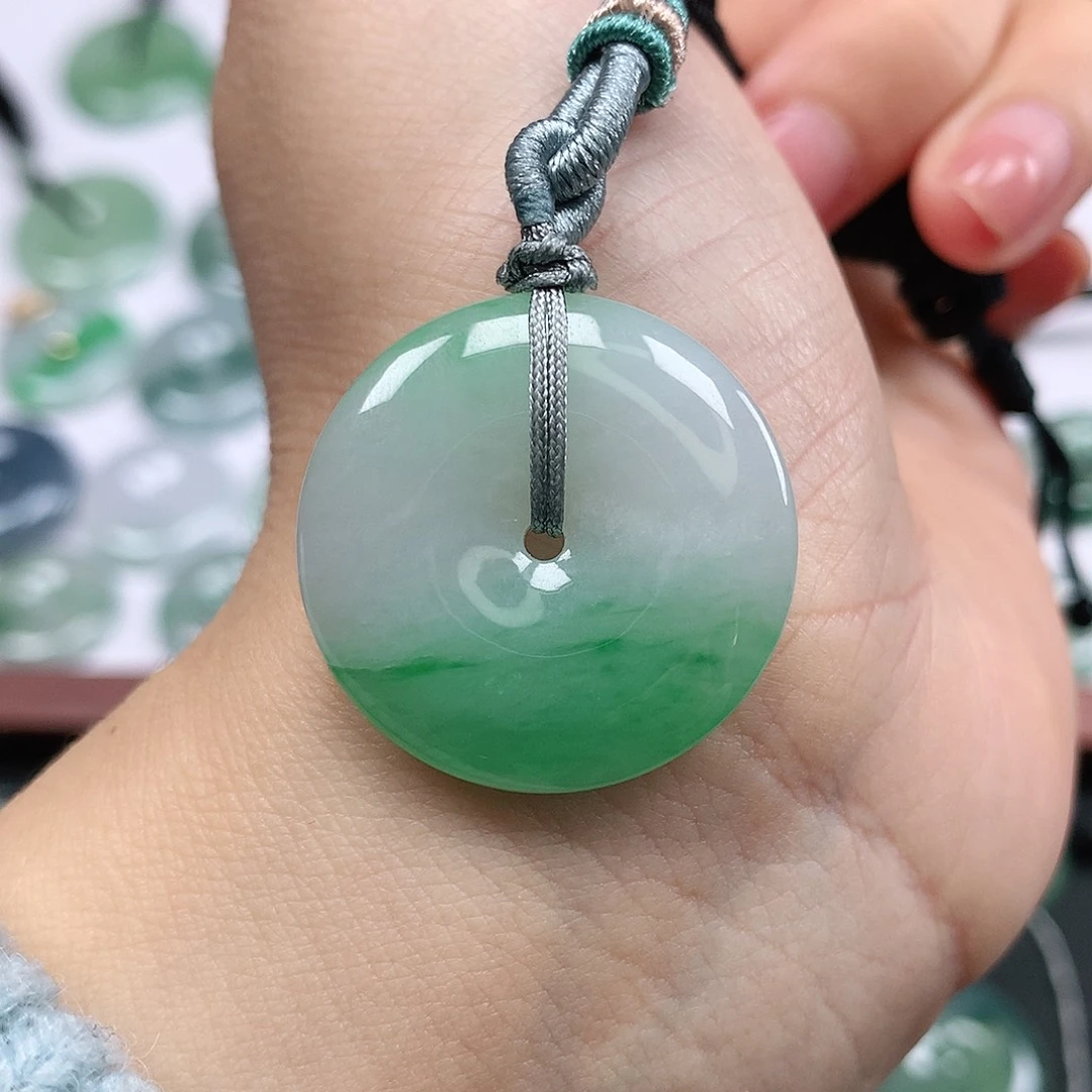 翡翠颈饰未镶嵌平安