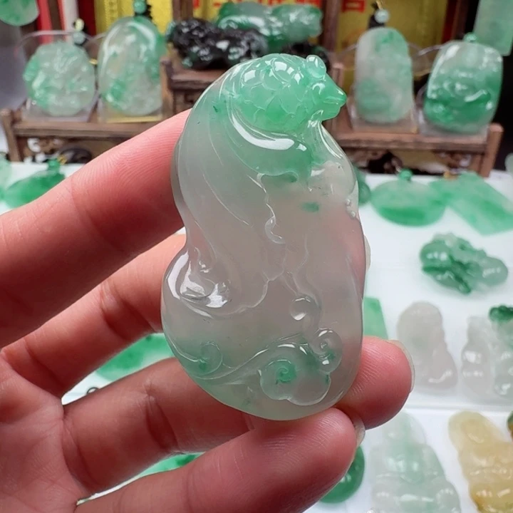 颈饰未镶嵌石英质玉