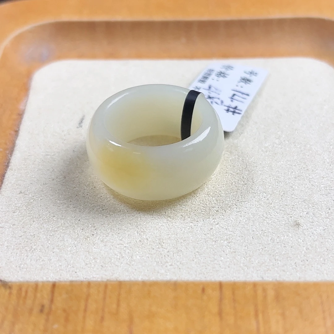 和田玉未镶嵌戒圈