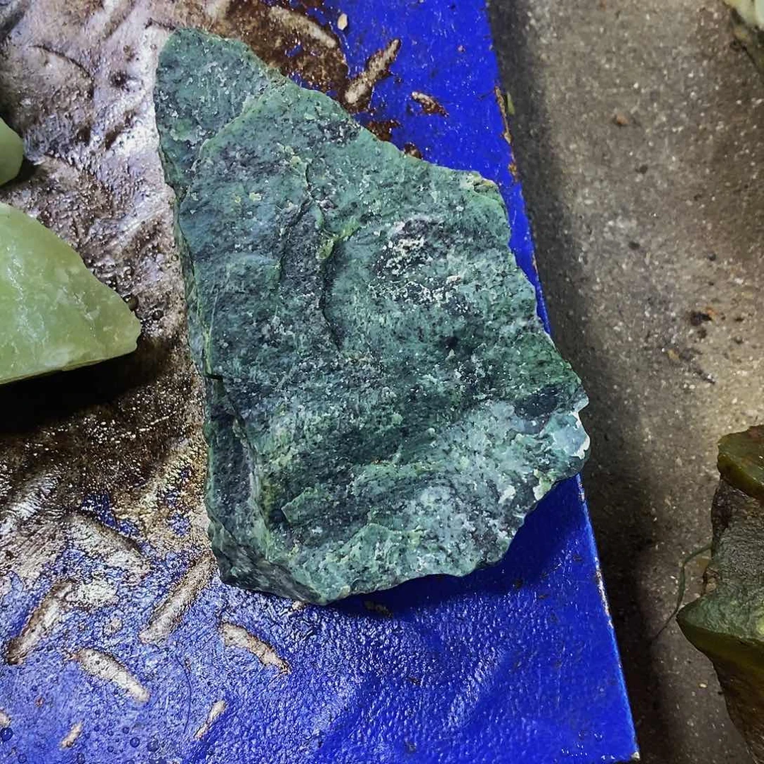 岫玉未镶嵌珠宝奇石