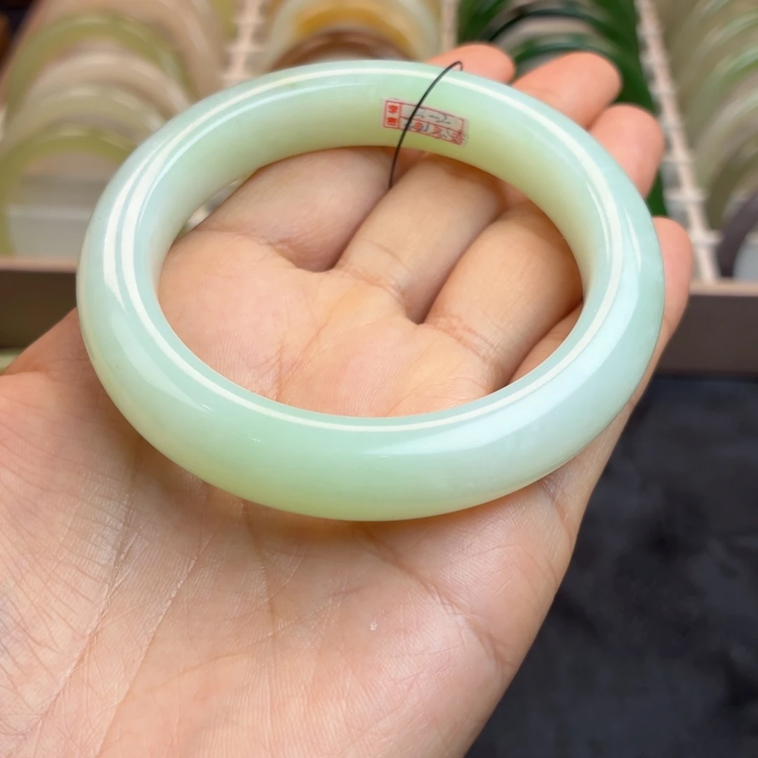 和田玉未镶嵌手镯白底翠55圈