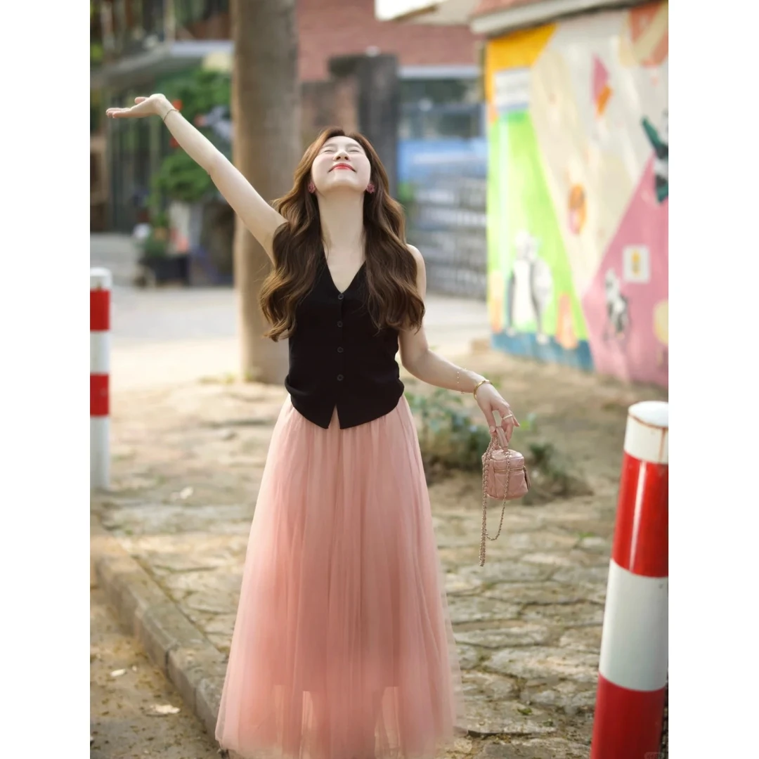 B339夏季设计感小众一整套女2025V领针织马甲开衫高腰粉色半身裙