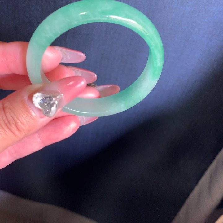 缅甸翡翠果绿手镯