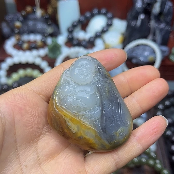 和田玉（糖玉）未镶嵌挂件坐****鬼