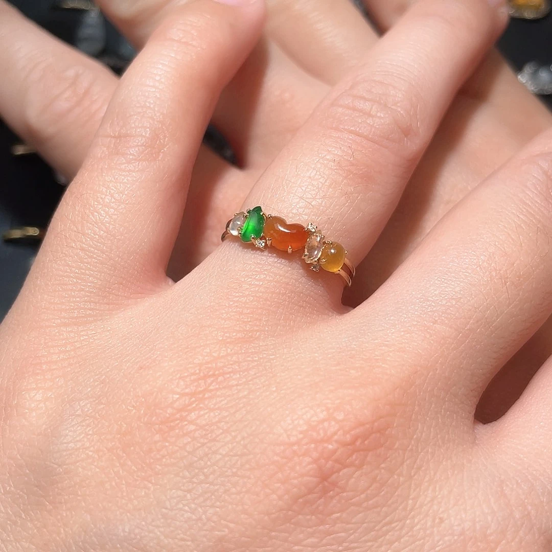 翡翠戒指18K金镶嵌南非钻