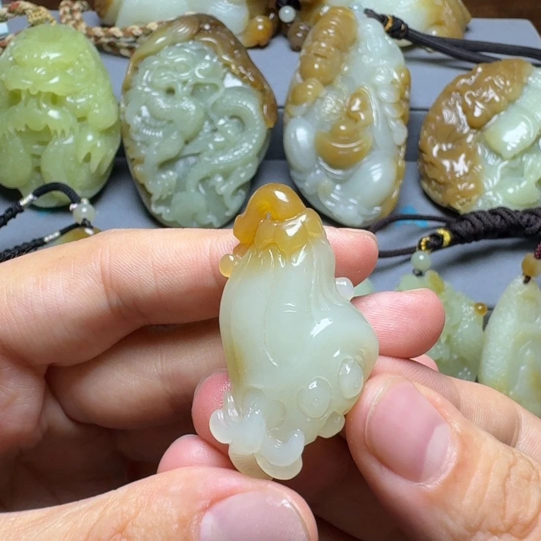 颈饰未镶嵌和田玉
