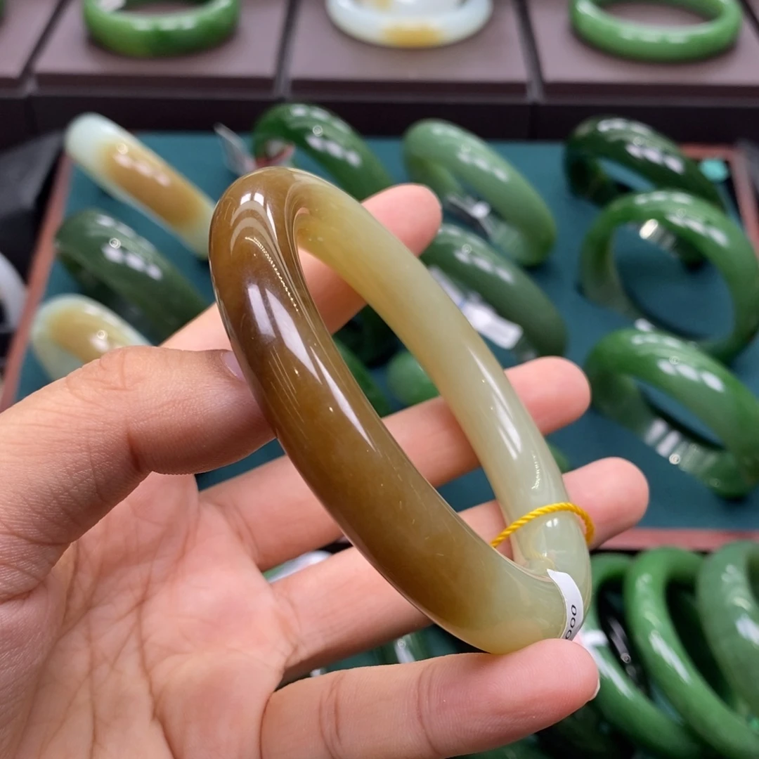 和田玉（碧玉）未镶嵌手镯