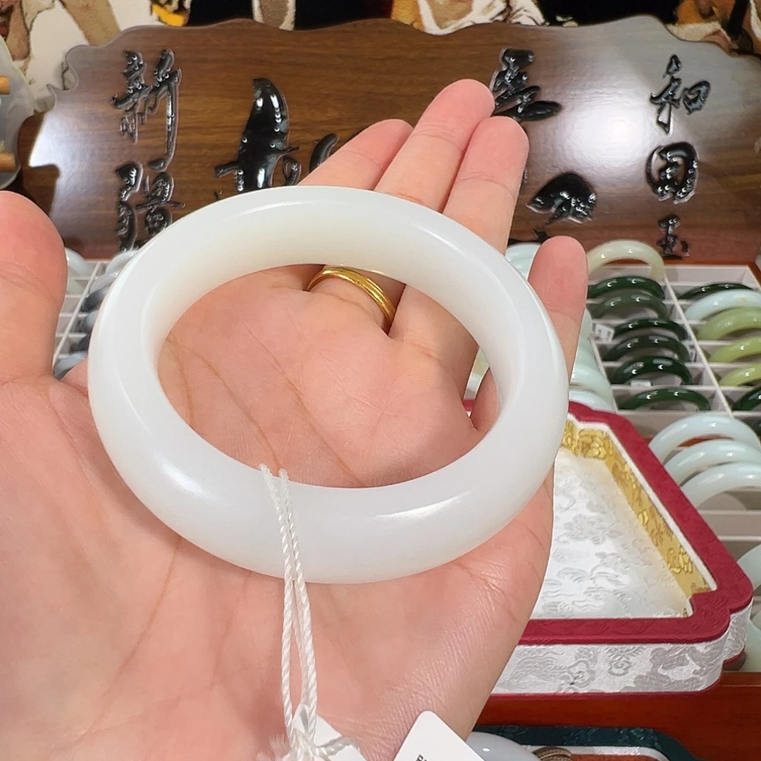 庆***年未镶嵌手镯和田玉（白玉）