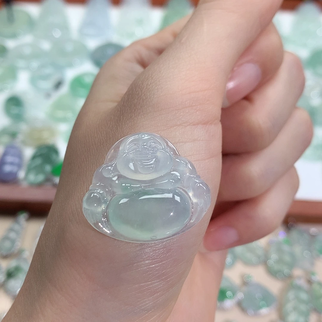 翡翠未镶嵌颈饰佛公