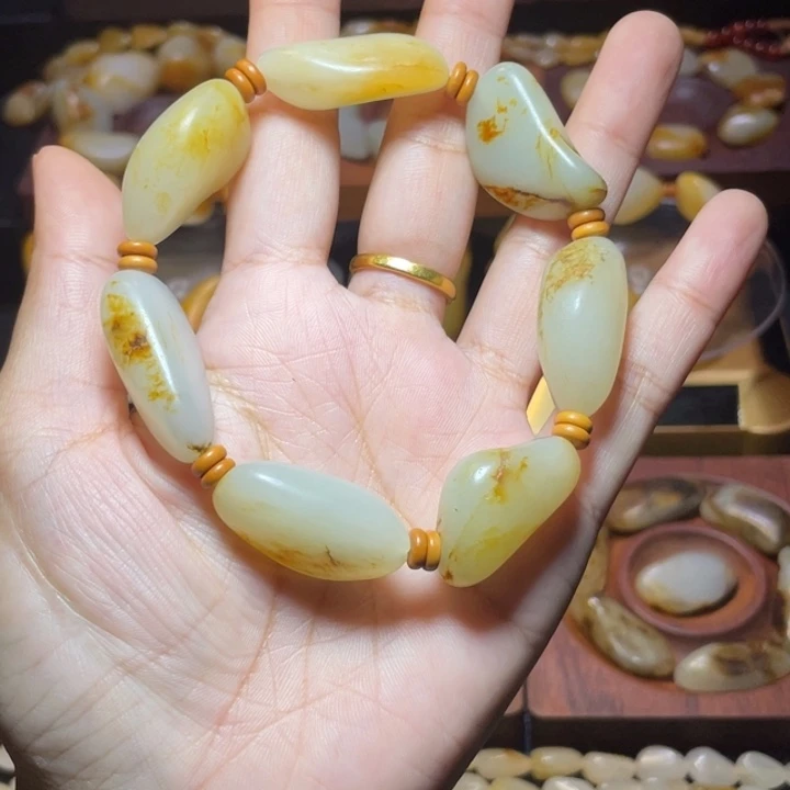 W***°和田玉未镶嵌手链