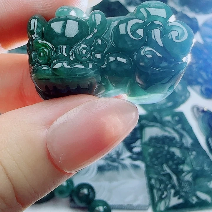 翡翠未镶嵌颈饰多样性发货天然的A货翡翠